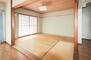 エメラルドマンション熊谷町 リビングと一体型の和室はくつろぎ空間です