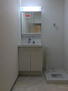 三愛シティライフ若宮 室内（2024年4月）撮影<BR>スリムでシンプルながらたっぷり収納できる洗面化粧台。