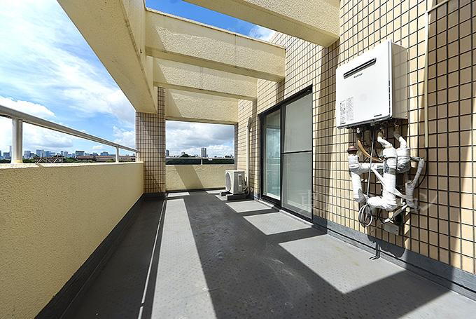 ラミアール鶯谷駅前