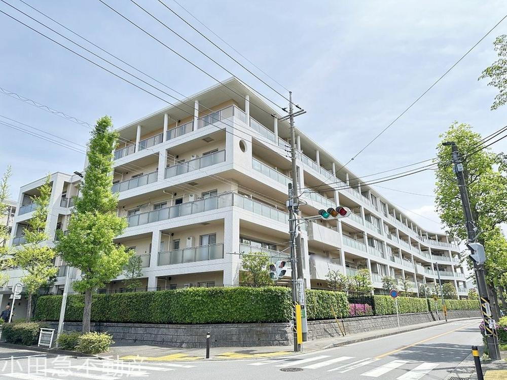 小田急プラウディア五月台Ⅱ～駅徒歩２分の利便性を享受する瀟洒な邸宅