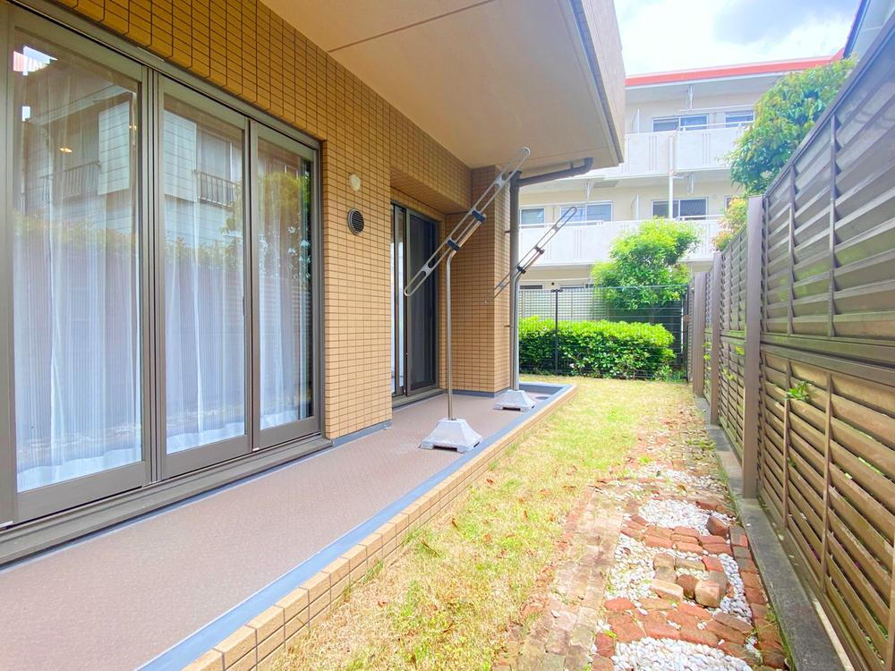 南東角部屋・戸建てライクな専用庭付き♪【コスモ武蔵中原ウイングコート】