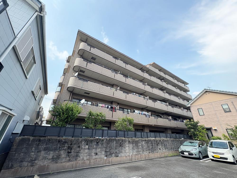【室内フルリフォーム・キッチン下に約２．５帖の収納庫有】ライオンズマン
