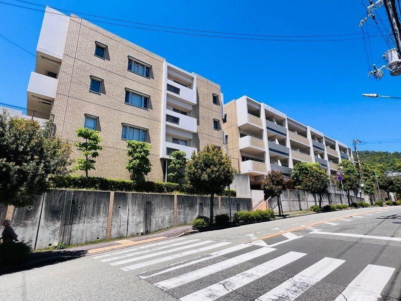 ファミール雲雀丘花屋敷参番館