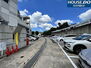 ロイヤルヒルズ東生駒　Ｂ棟 駐車スペースも広く止めやすくなっております。日々お使いのお車もストレスなく止められそうです。