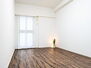 レーベン千葉ニュータウン中央　ＴＨＥ　ＰＲＥＭＩＵＭ 白と木目を基調とした暖かみのある明るいお部屋です。どんな家具とも合わせられます。 