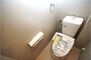 浜寺北スカイハイツ 温水洗浄便座付のトイレで、冬の寒い時期でも快適！汚れた時にはサッと拭けて衛生的です。