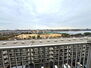 マープル津田沼スカイハイツＡ棟 目下に見えるのは4階建てのB棟です。バルコニーからの眺望は見晴らし良好です。