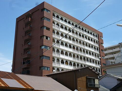 サンロイヤル黄金 モノレール香春口三萩野駅までは徒歩6分と小倉中心地へのアクセス良好です