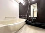 レーベンスクエア川口シルフィア 浴室は暖房乾燥機を完備！雨の日の洗濯など入浴時以外の日々の生活を助ける機能的なバスルームです！おふろの準備はリモコンの「ふろ自動スイッチ」を押すだけで、予め設定した水位・温度で沸き上がります。
