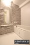 クレール武蔵藤沢　５階 【　浴室　/　Bathroom　】たっぷりのお湯にゆったり浸かれそうな、清潔感のある浴室です。