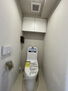 コスモ大宮ラフィーユ 上部吊戸棚付き 温水洗浄便座一体型トイレ　クッションフロア貼替