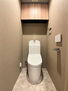 レーベン松山三番町　ＭＩＤ　ＣＯＵＲＴ　ＧＲＡＮＤ ウォシュレット機能付きトイレです♪タオルリングやペーパーホルダーも完備です♪