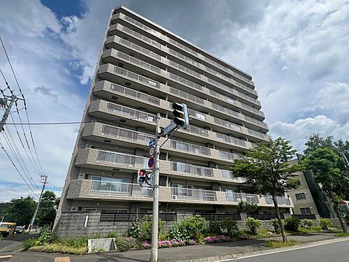 北海道札幌市南区真駒内緑町３丁目 11階建