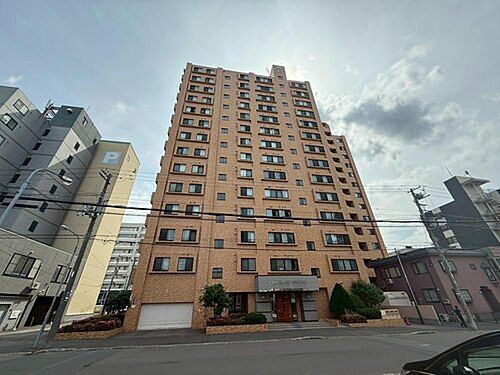 北海道札幌市豊平区豊平二条２丁目 14階建