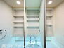 ヴァンデュール新大阪ＣｉｔｙＬｉｆｅ 洗面化粧台／三面鏡裏にしっかりと収納できます♪