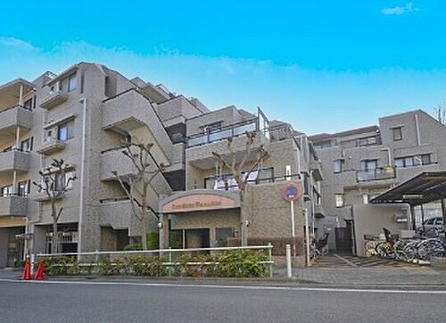 東京都板橋区赤塚８丁目 7階建