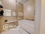 万葉ハイツ東加古川　中古マンション ゆったりサイズのシャワー付きバスルームです