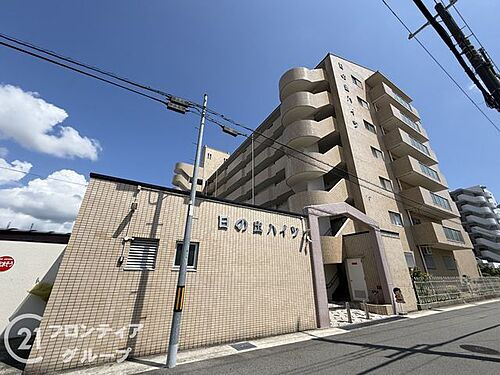 日の出ハイツ 中古マンション シンプルながらも存在感のあるマンション外観は、住む人を魅了し、日常に特別な時間をもたらします。都会的なデザインが魅力で、住む人に誇りを与える空間です