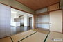 スカイハイツ芳斉 和室にも大きな収納スペースがあります！