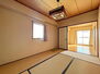 レヂオンス伊勢崎 窓があり、明るい和室です。