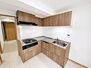 ライオンズマンション小平 キッチンは、お料理の動線がスムーズなＬ字型のシステムキッチンです。
