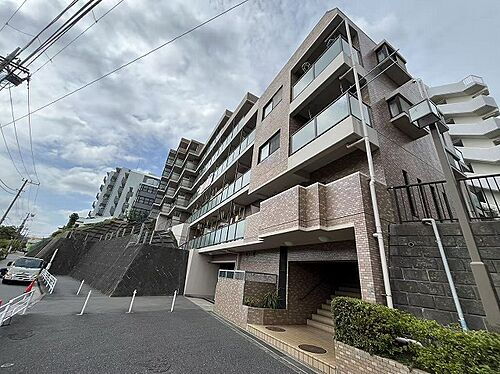 神奈川県横浜市神奈川区羽沢南２丁目 8階建