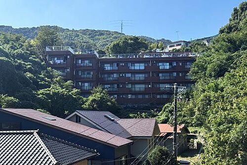 静岡県伊東市湯川 6階建