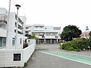 横浜高島台センチュリーマンション 横浜市立栗田谷中学校まで1046m、校章は栗の葉とペンを組み合わせたもので、栗の葉は栗田谷の地を表わし、ペンは学問・文化を象徴している。
