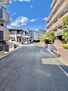 聖蹟桜ケ丘第２ダイヤモンドマンション 前面道路を含む現地写真