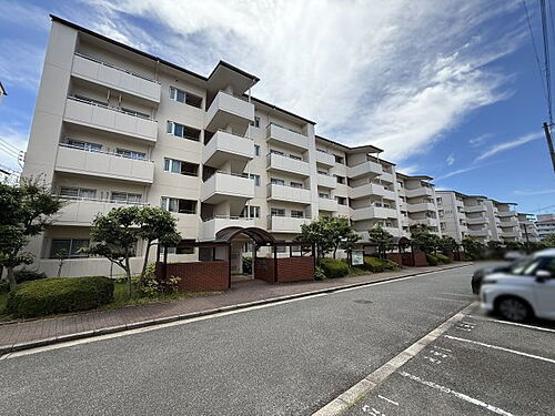 研究学園５団地・５２３号棟