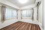 ザ・レーベン金沢城大手門 洋室（２）約６帖（三面に窓を設け、明るく、風通しの良い居室でございます）