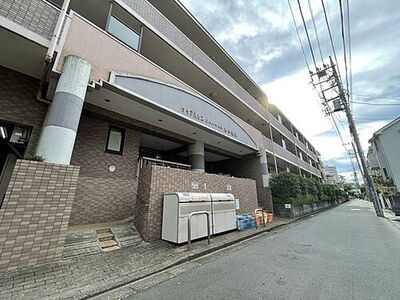 ダイアパレスリバーサイド府中是政 外壁タイル貼り。上品な佇まいのマンションです。