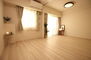 エクセレントシティ西千葉ＩＩ リビング隣5.0畳の洋室。リビングと繋げて広いお部屋として使って頂くことも可能です。室内（2024年03月）撮影