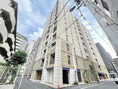 【外観】 しっかりとした佇まいのマンションです