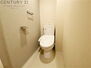 リビオ尼崎ＳＴＡＴＩＯＮ　ＣＩＴＹ 温水洗浄便座付トイレは温水洗浄機能により、暖かい水でおしりを洗浄することができ、冷たい水を使う従来の便座に比べ、温水洗浄機能で暖かいトイレを提供し、快適な使用を可能にします。　
