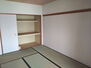 堺・泉北光明池城山公園シンシア LDKに隣接する和室6帖。座布団や寝具などが収納可能な押入あり。客間など多目的にご使用可能です！