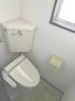 金剛グリーンハイツＮＣ棟 寒い冬でも温かい便座とシャワーで快適な温水洗浄便座付トイレ。汚れてもサッと一拭きで綺麗に！衛生的です