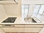 グローベルタワー梅島 スマートな意匠と充実の機能を備えたキッチンが、暮らしにおいしい彩りを添えます。