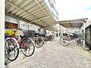 グリーンパーク西綾瀬 整理整頓された駐輪場で、管理体制の良好さがうかがえます。