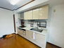 レインボーメゾネピア瀬戸高根 キッチンには収納がたくさんあり、食器やキッチン用具など収納でき、いつでもきれいに保てます！