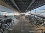 新石切グランドハイツ 屋根付きの駐輪場で自転車が雨に濡れず安心！