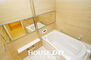 セントポリア北大阪ヴィゾン１番館 ■清潔感のある白と木目調のおしゃれな浴室です！■毎日の疲れも癒せそうですね♪