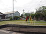 バンベール海南 【三角公園】小さい公園ですがすべり台やブランコがあります。 400m