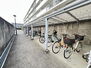 多摩川久地パークハイツ 自転車置き場です。屋根があるのが嬉しいですね。