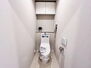 片瀬東映マンション 白を基調とした、清潔感のあるトイレです。
