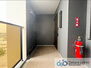 レーベン神明町ＴＨＥ　ＣＨＯＲＤ プライバシーに配慮したアルコープ。角住戸のため、扉を開けても共用廊下から室内も見られにくい玄関です。