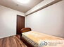 レーベン神明町ＴＨＥ　ＣＨＯＲＤ 各洋室にはスペースのあるクローゼットが設置しており、部屋割りに困らなさそう。