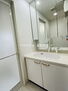 ファミリアーレ城北 毎日お使いになる洗面所は、明るく清潔感のあるスペースです。