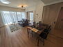 メゾン岡本　中古マンション 広々15.3帖のリビングです。家具を置いても広々としており、快適にお住まいいただけます。