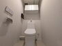 メゾン岡本　中古マンション 水洗トイレは掃除が楽にできるため、清潔に保つことができます。収納もあるので便利ですね♪